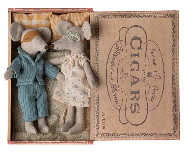 Mum & Dad Mice in Cigar Box