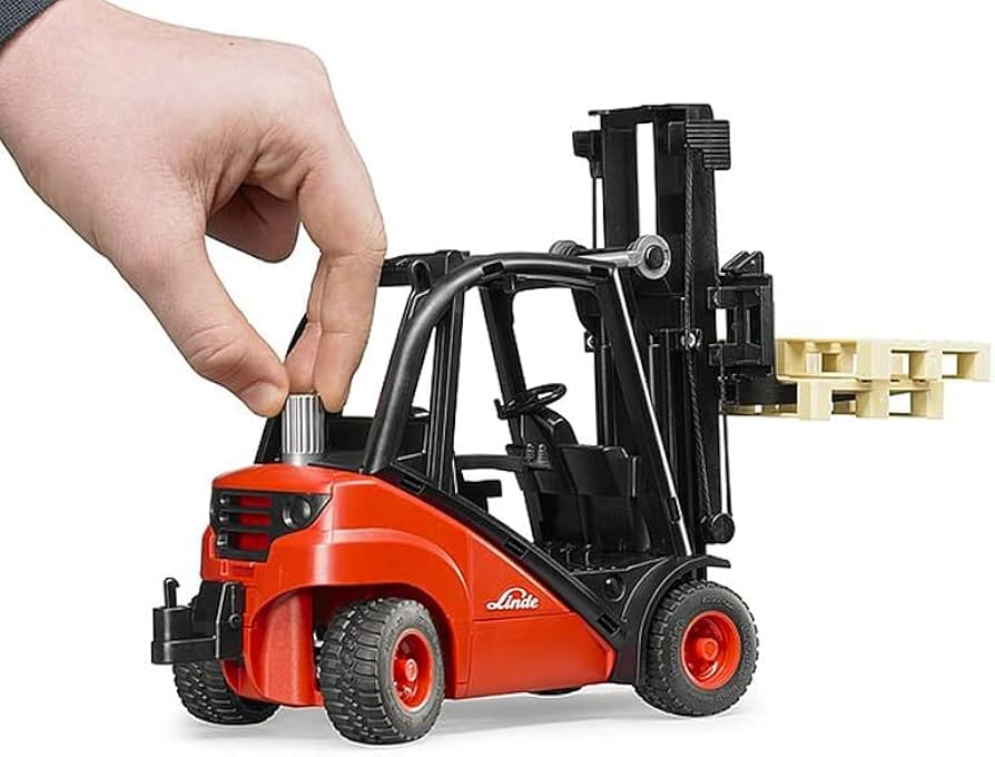 Fork lift with 2 pallets